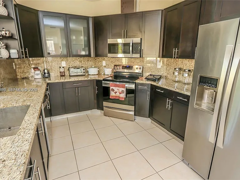 4612 NW 94th Ct — Photo 7