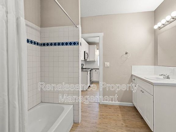 5th image of 400 E Ellis St
