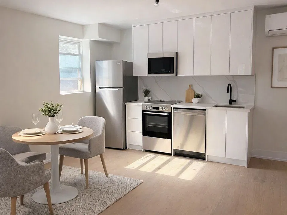 3384 Lake Shore Blvd W #201