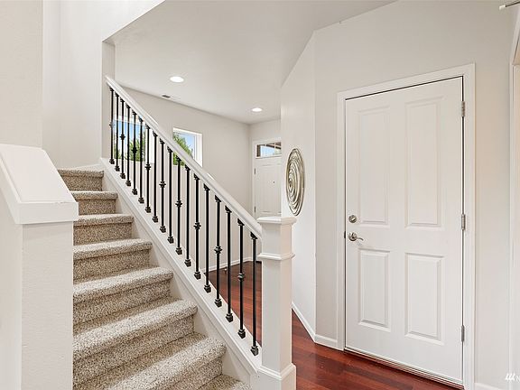 3rd image of 6613 44th Avenue E