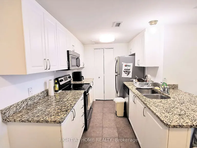 456 King Edward Ave #407 — Photo 9