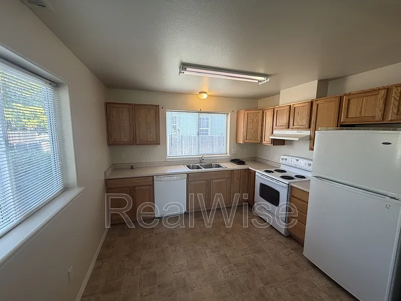 2 bed, 2.5 bath, 1080 sqft, $1,395 — Photo 3
