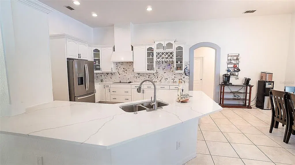 4 bed, 3007 sqft, $4,200 — Photo 4