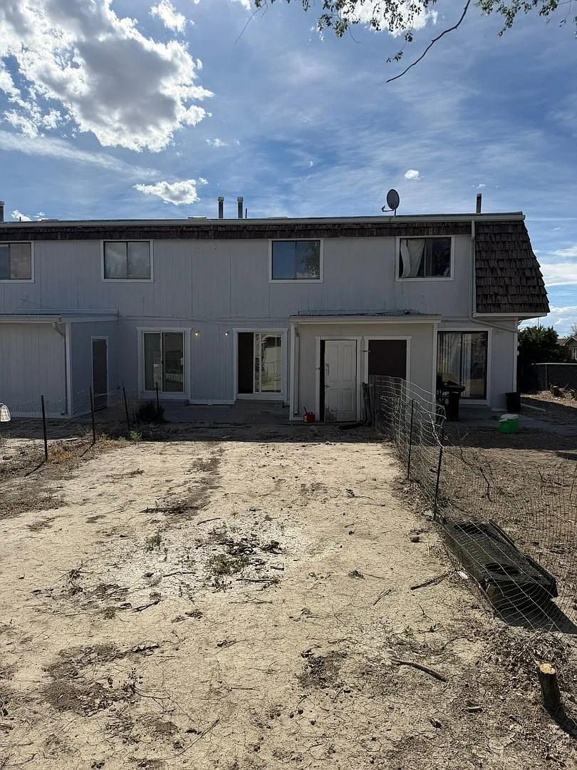 2 Bed 1 Bath 2 Story Townhouse in Clifton!! — Photo 1