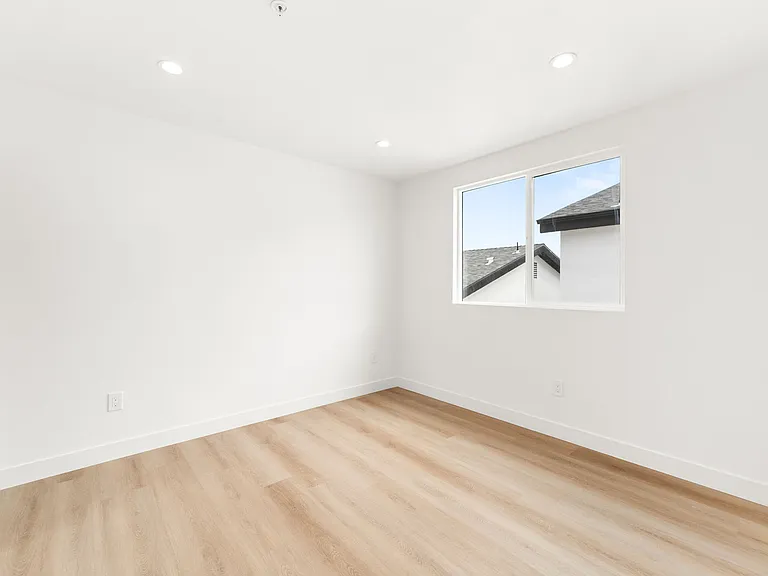 10020-10022 S Broadway St #10020-C — Photo 13