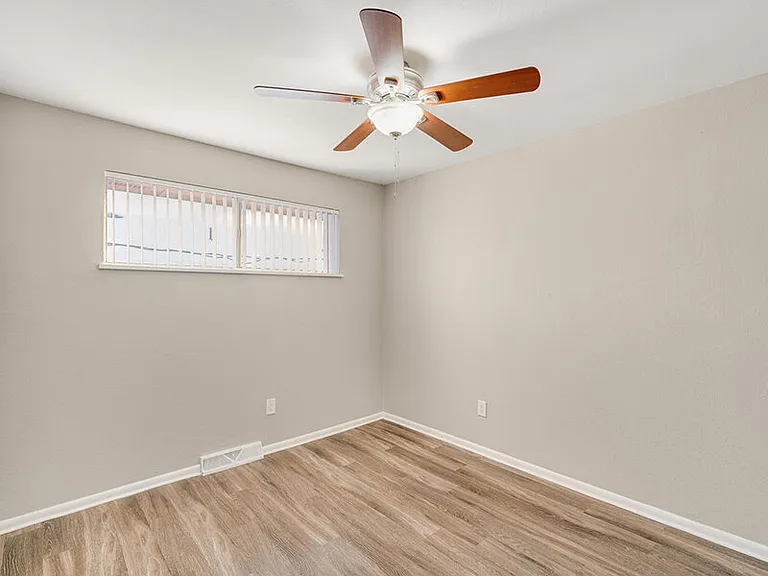 Bella Vista Apartments — Photo 10