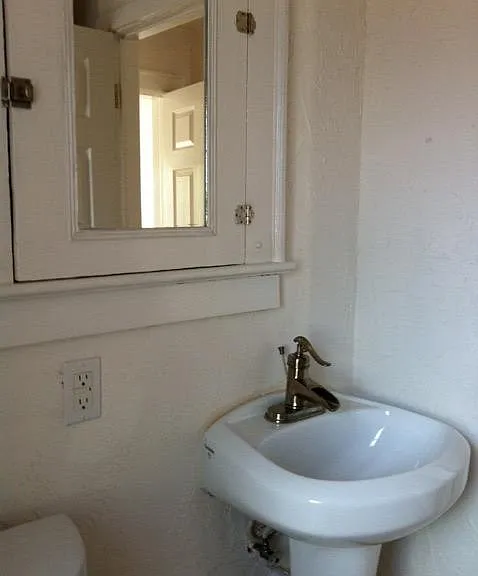 919 N Grandview Ave #4 — Photo 10