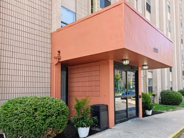 Riverview Apartments