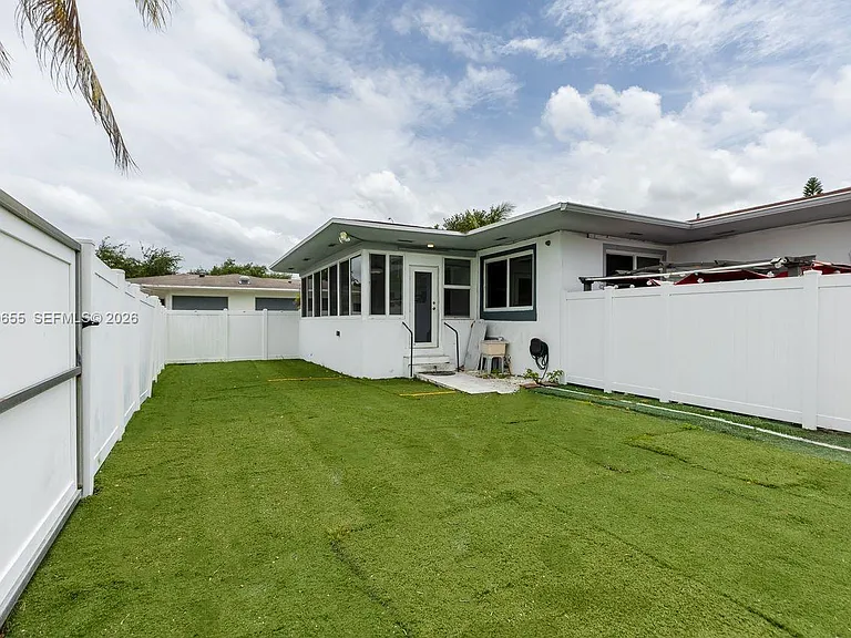 15925 NE 18th Ave — Photo 45