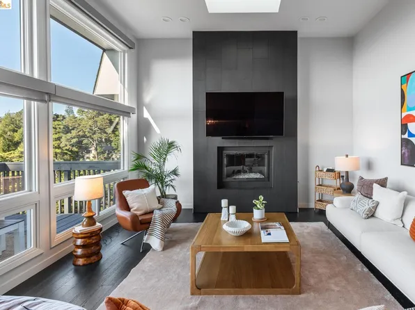 6305 Melville Dr, Oakland, CA 94611