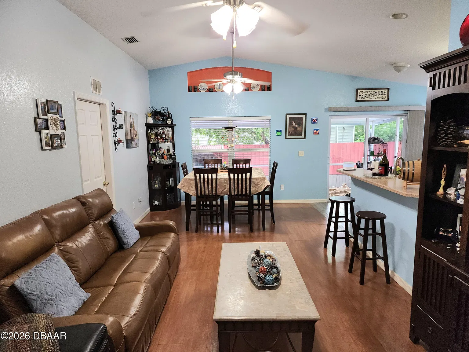 3 bed, 2.0 bath, 1282 sqft, $1,900 — Photo 4