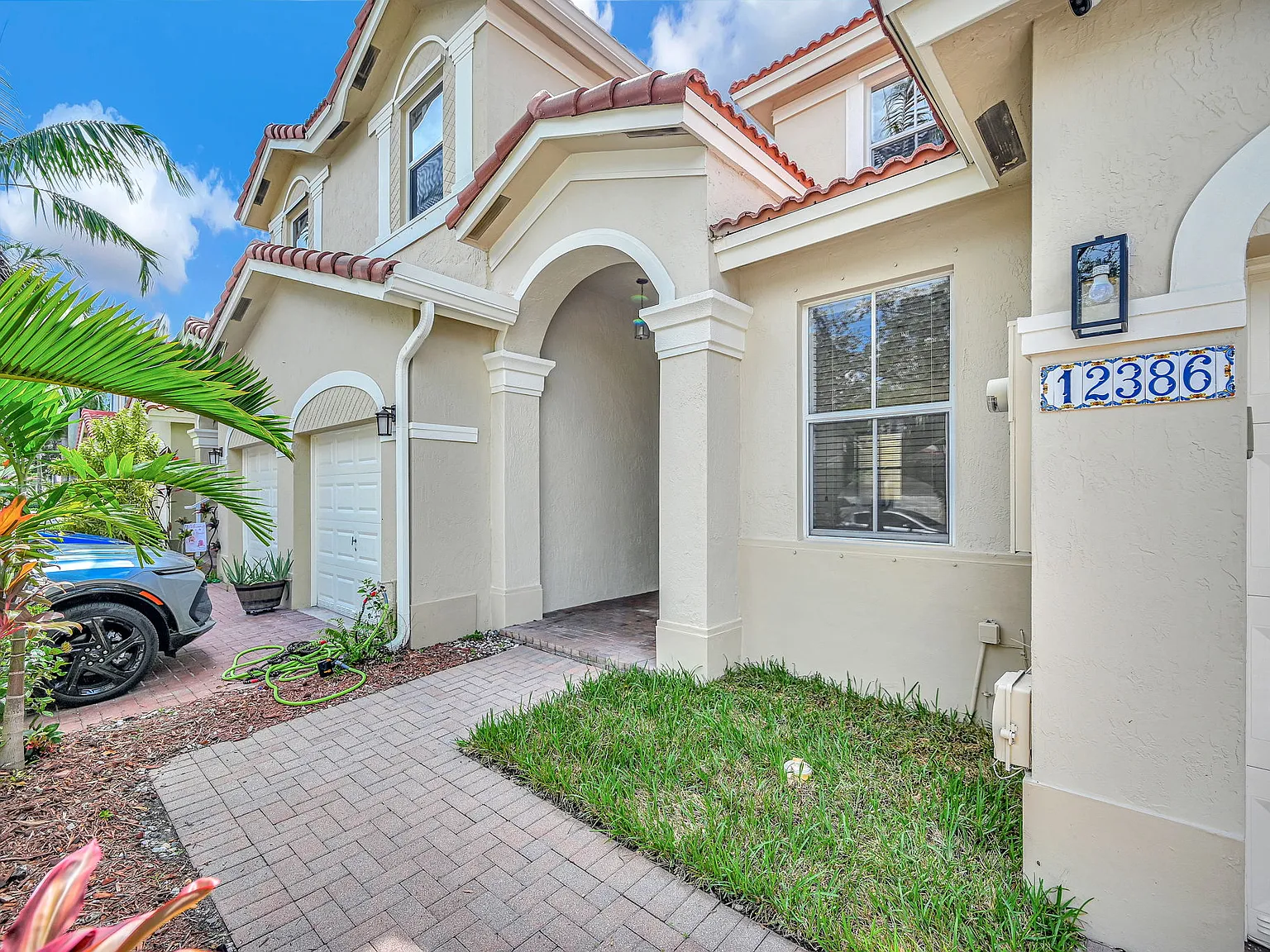 4 bed, 2470 sqft, $3,700 — Photo 3