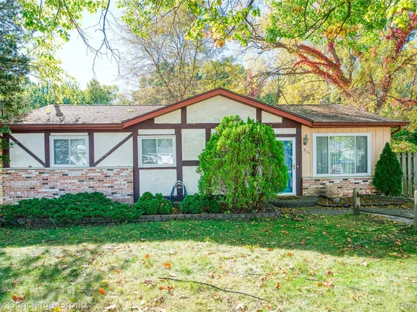 305 Brighton Lake Rd, Brighton, MI 48116