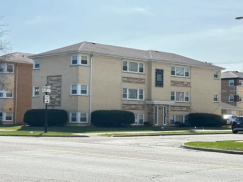8233 W Belmont Ave #1N Photo 1