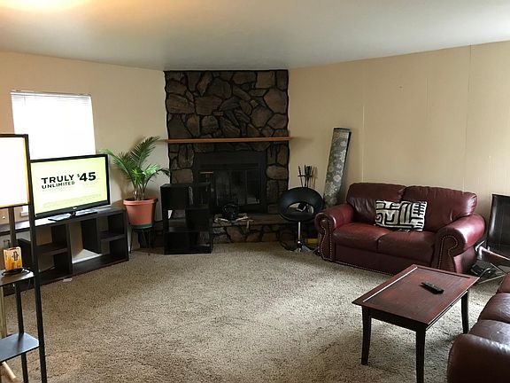 Upstairs Family Room w/ Fireplace