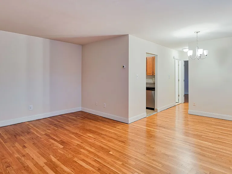 Stratford Apartments — Photo 62