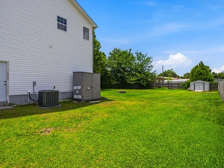 103 Briar Hollow Dr — Photo 34