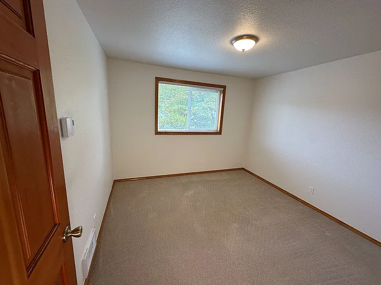 19753 Mosjon Cir NE — Photo 11