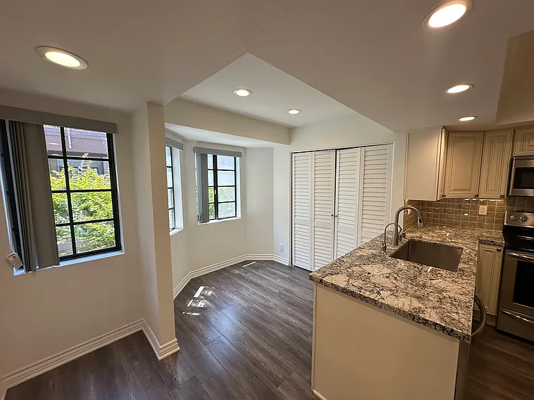 248 W Loraine St #201 — Photo 29
