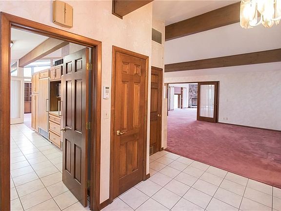 3rd image of 2724 Country Club Blvd
