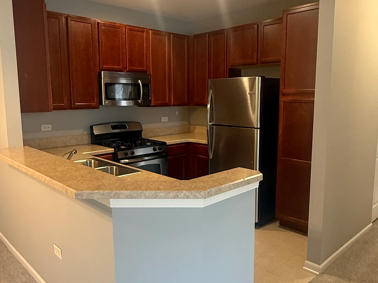 2 bed, 1100 sqft, $2,000 — Photo 2