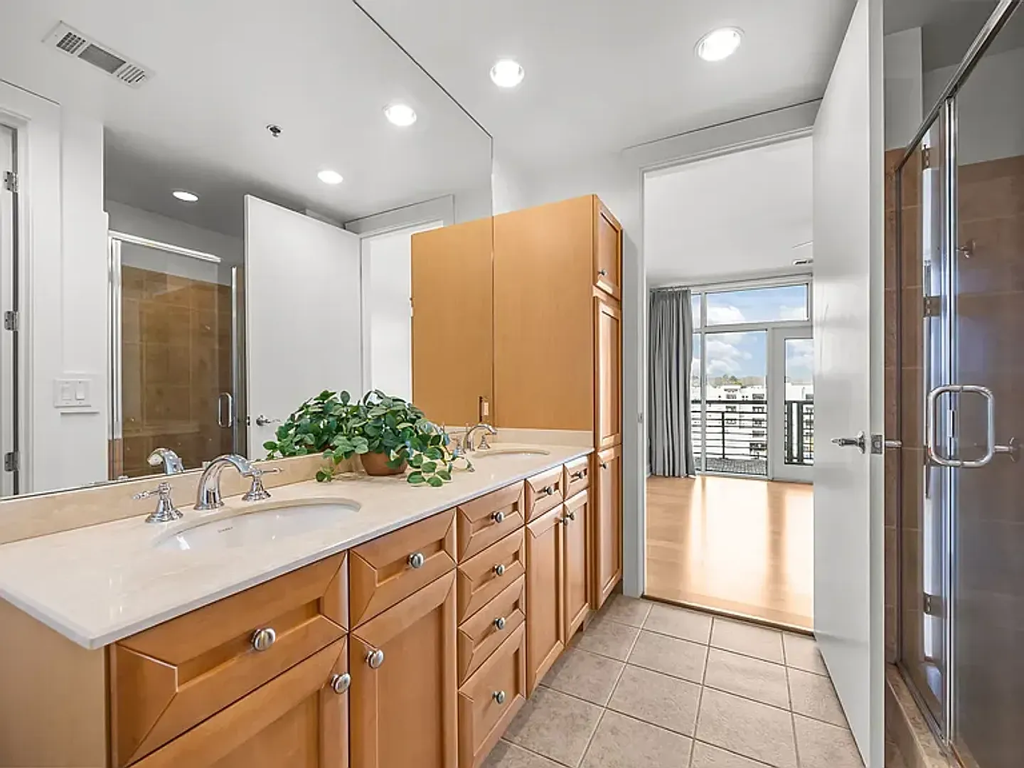Your dream condo in the heart of Raleigh! 2/2 @ The Paramount!! — Photo 4