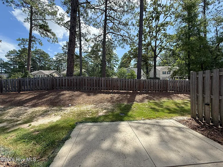121 Lark Dr — Photo 40