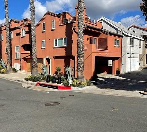 3rd image of 500 Dahlia Ave #1/2