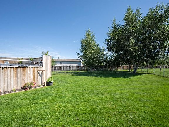 3rd image of 240 S Grandview Cres