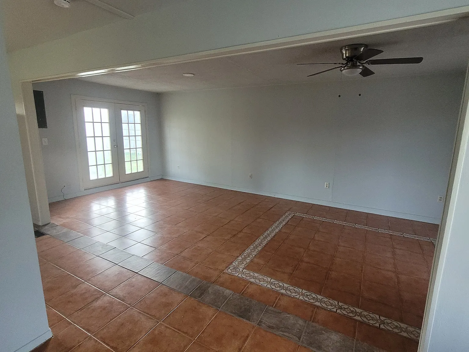 3 bed, 925 sqft, $1,500 — Photo 2