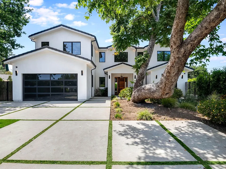 23262 Gonzales Dr