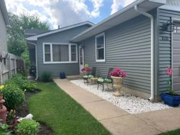 1520 Cherokee Dr, Round Lake Beach, IL 60073