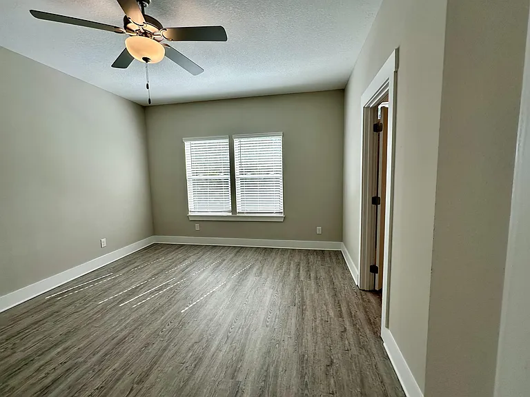 215 Date Palm Ln — Photo 17