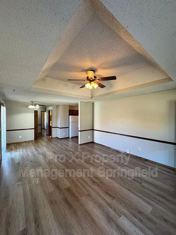 2 bed, 1.0 bath, 920 sqft, $1,075 — Photo 2