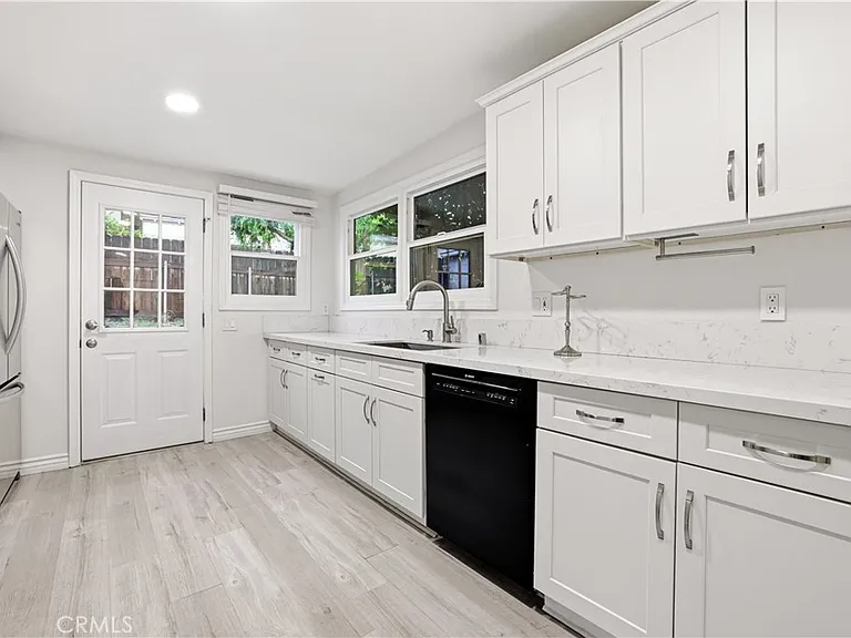 3735 5th Ave — Photo 8