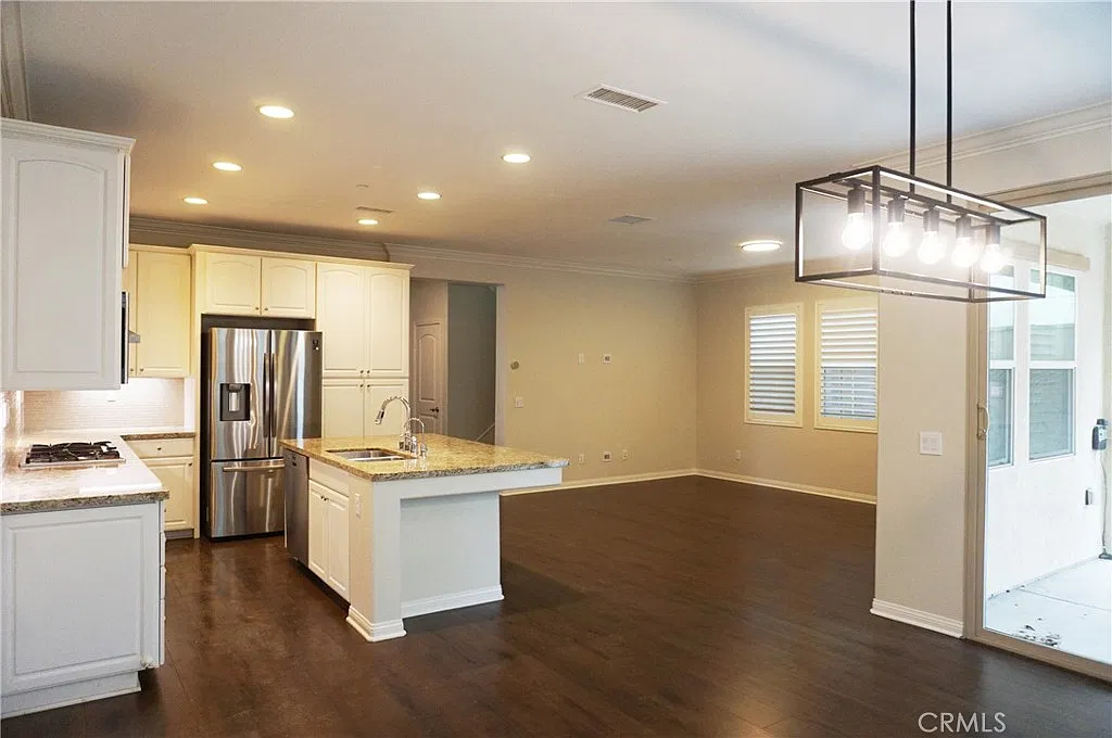 4 bed, 2413 sqft, $5,995 — Photo 4