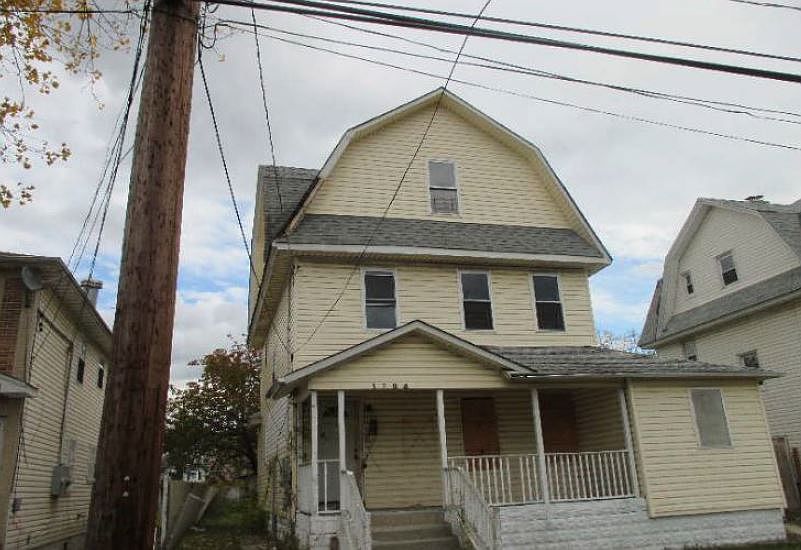 1st image of 1394 Dickens St