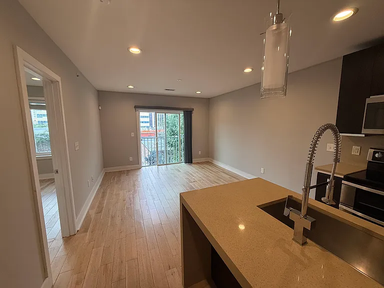 1516 Green St #3B — Photo 5