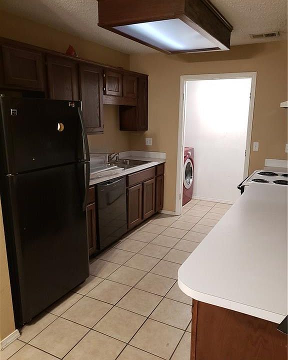 2nd image of 2898 W Glenmeadow Dr
