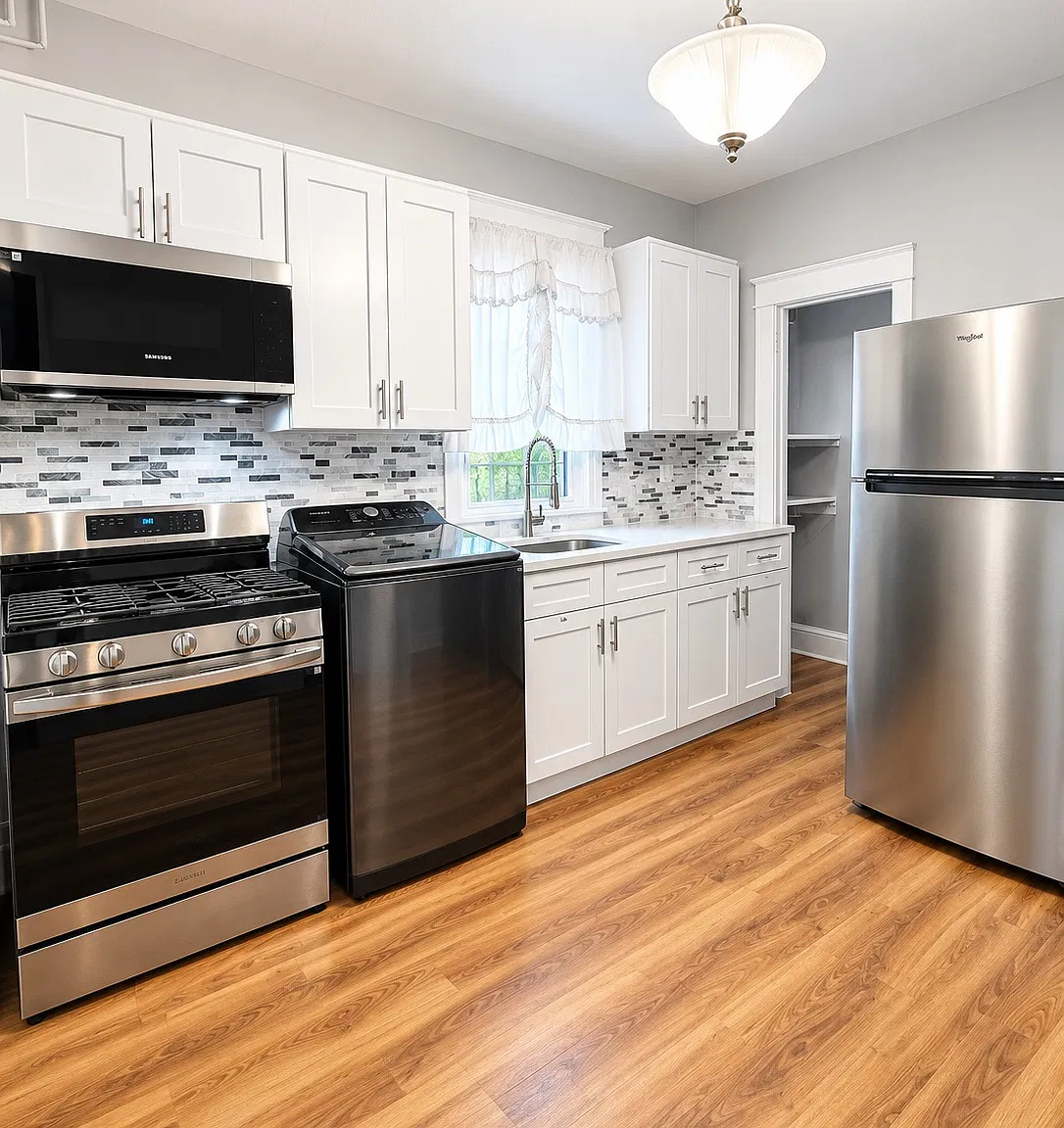 3 bed, 1200 sqft, $3,100 — Photo 2