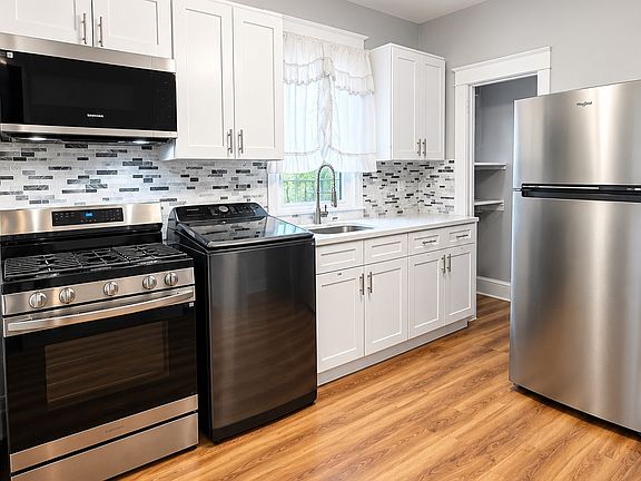 2nd image of 2422 Saint Raymond Ave #2