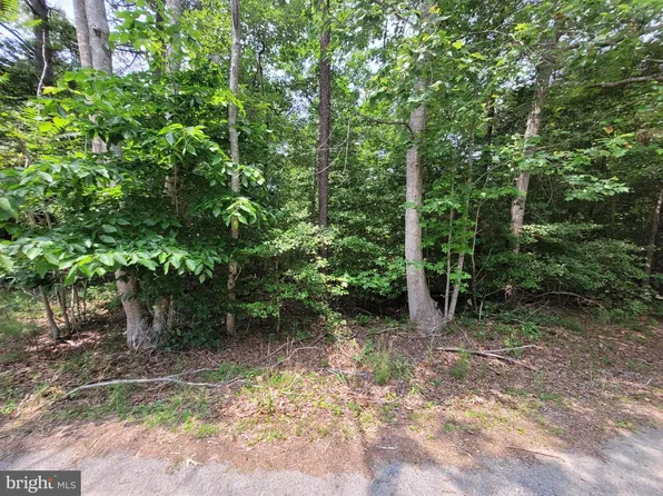 218 Evergreen Dr, Lancaster, VA 22503