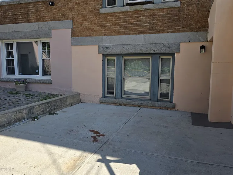 27 Russell Ave #1 — Photo 5