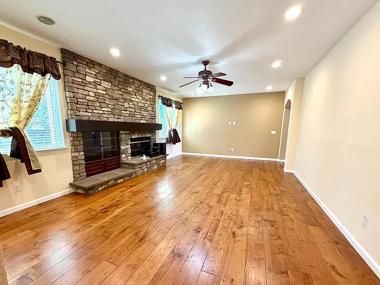 497 Williams St — Photo 14