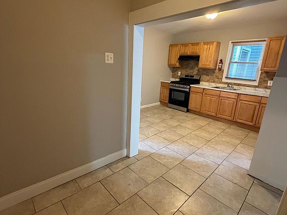 3rd image of 76 Halstead St #1