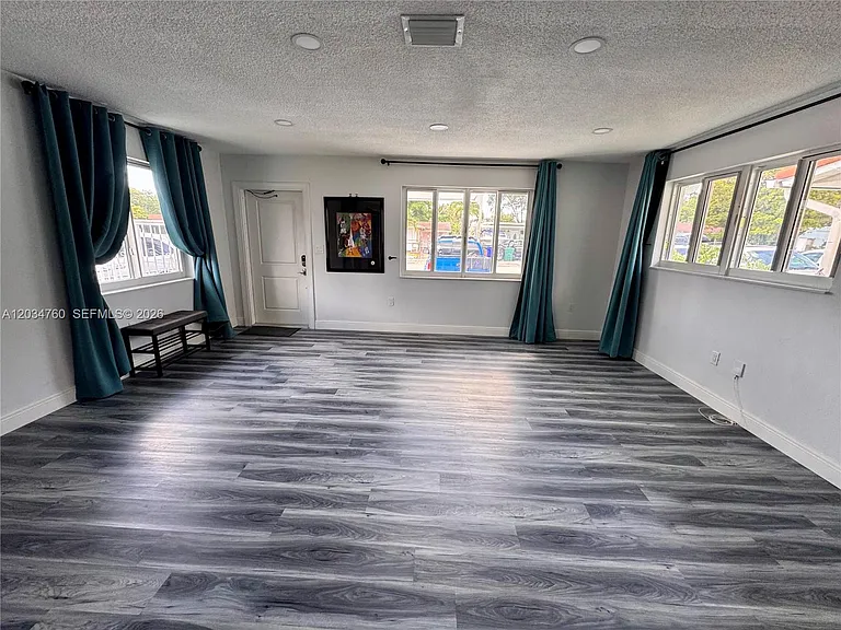 1158 NW 34th Ave #1 — Photo 5
