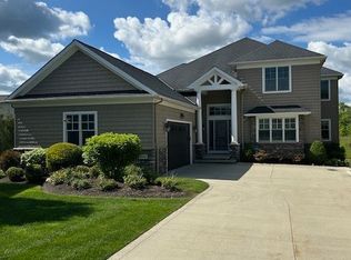 450 Acacia Cir, Lyndhurst, OH 44124