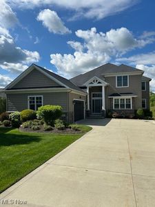 450 Acacia Cir, Lyndhurst, OH, 44124