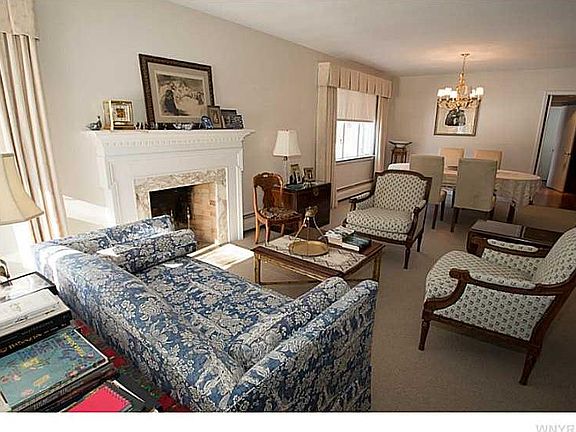 3rd image of 5 Lincoln Woods Ln