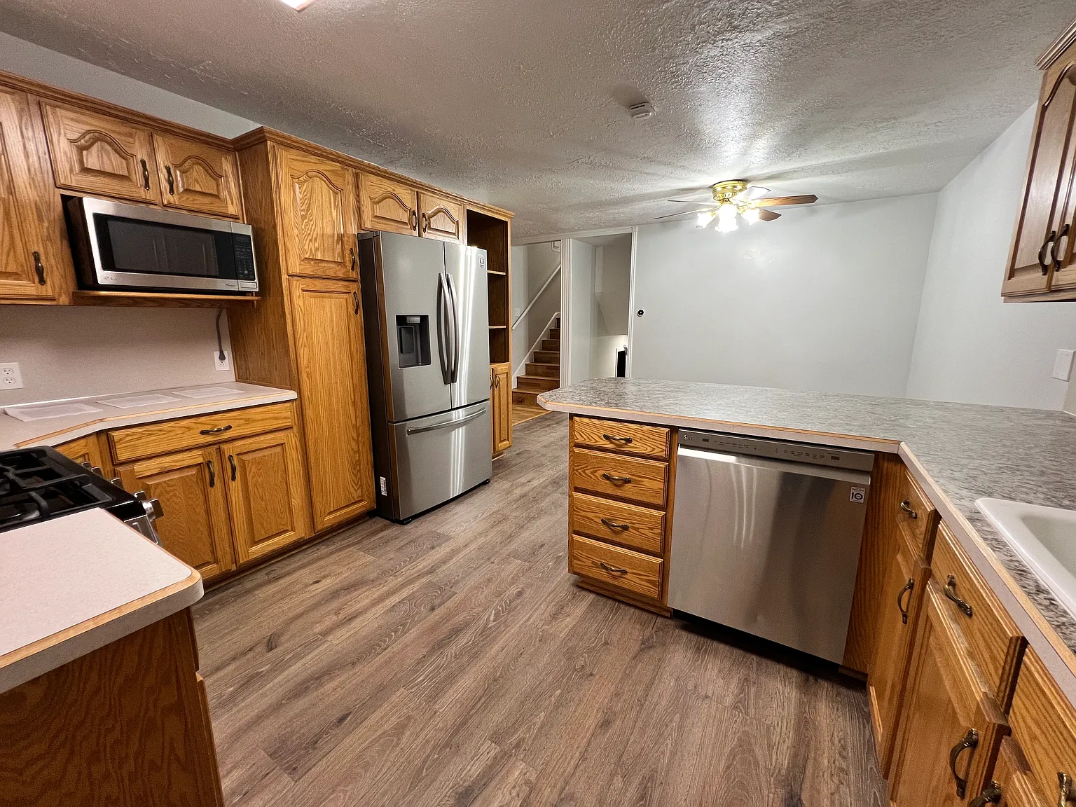 3 bed, 1600 sqft, $2,000 — Photo 2
